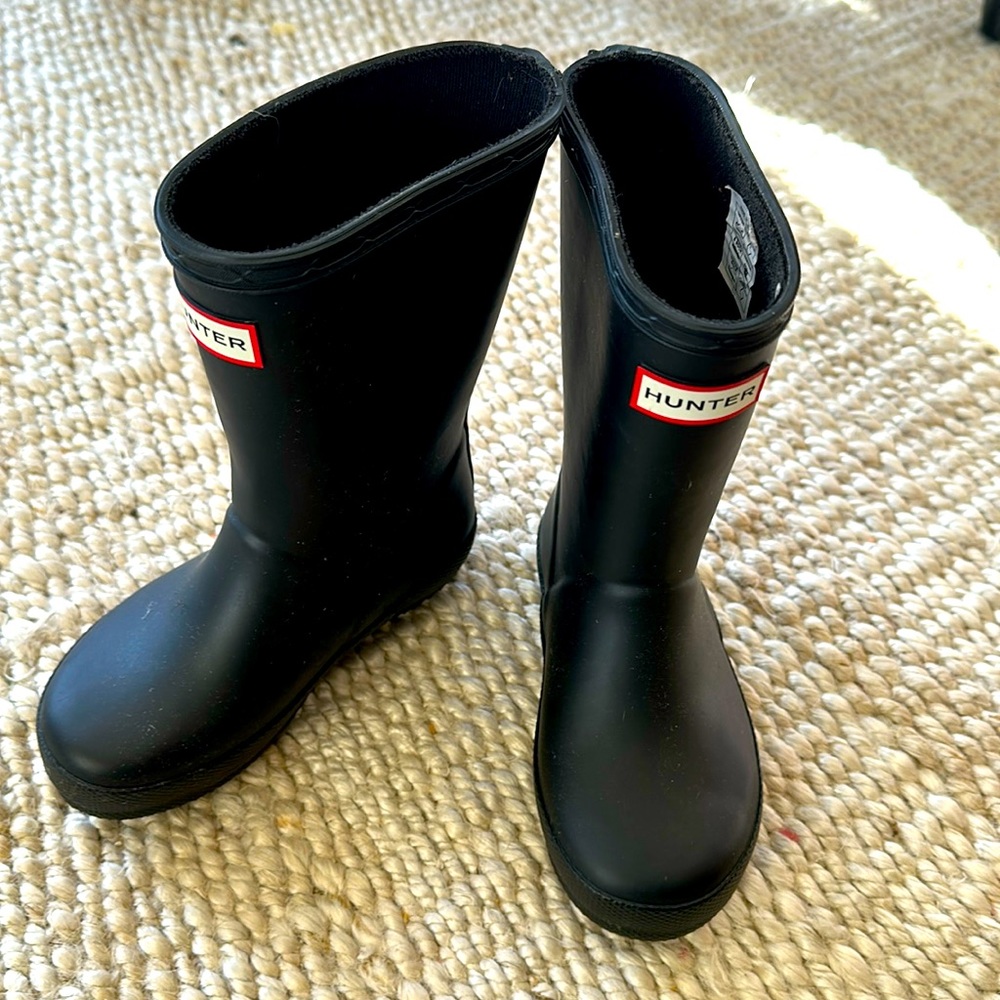 Toddler black Hunter rain boots size 8